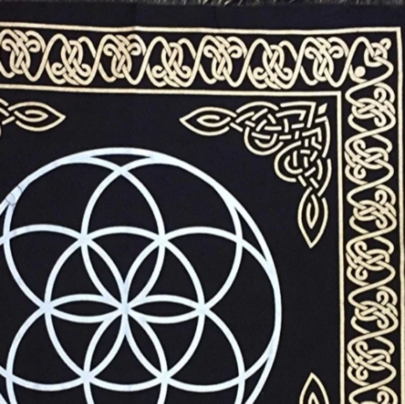 Seed of Life Tarot Cloth & Prophet Silver Foil Tarot Deck - Picture 4 of 10